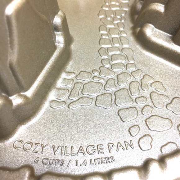 Snowy Village Williams Sonoma Nordic Wear Cakelet Pan NOS NWT - Picture 3 of 10